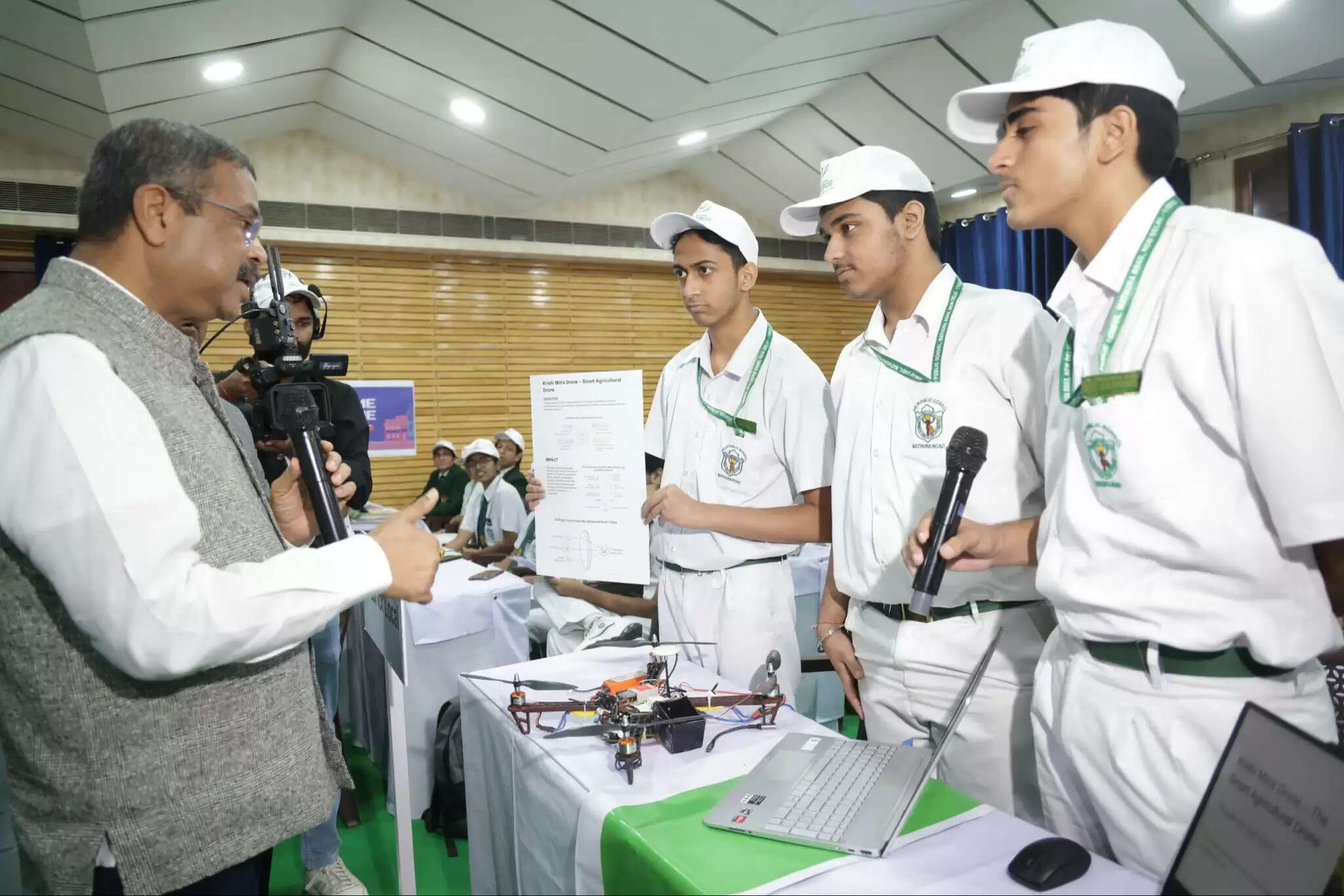 भारत का अब तक का सबसे बड़ा लाइव स्कूल इनोवेशन चैलेंज: तीन लाख से अधिक स्कूलों ने लिया हिस्सा