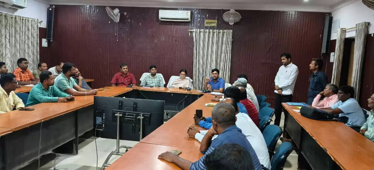 डीडीसी ने सिकटी विधानसभा चुनाव की तैयारी की बीएलओ के साथ की समीक्षा