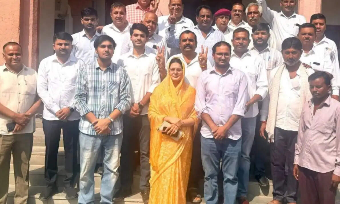 डूडी परिवार से जिला परिषद के लिए दाे नामांकन : पहले भाई&nbsp;की&nbsp;पत्नी और&nbsp;अब&nbsp;पुत्रवधू&nbsp;ने&nbsp;भरा&nbsp;एक&nbsp;ही&nbsp;वार्ड&nbsp;से&nbsp;नामांकन