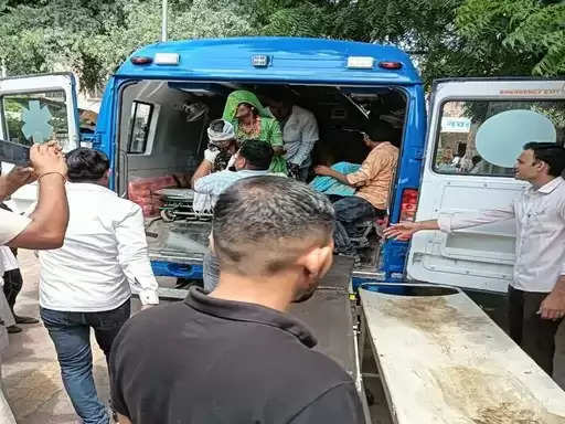 जातरूओं से भरी पिकअप पलटी, 20 से अधिक घायल