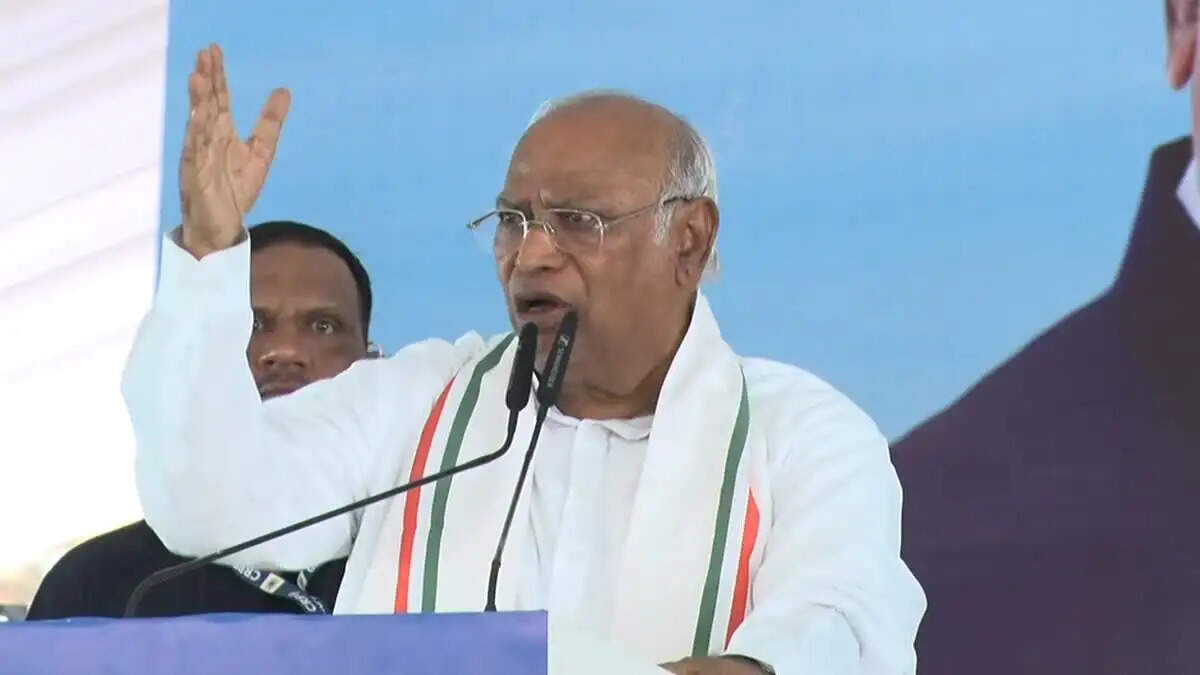 कांग्रेस ने देश की आजादी के लिए संघर्ष किया और कुर्बानियां दींः खरगे