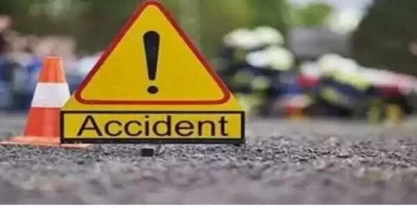 अलग-अलग सड़क हादसों में तीन की मौत