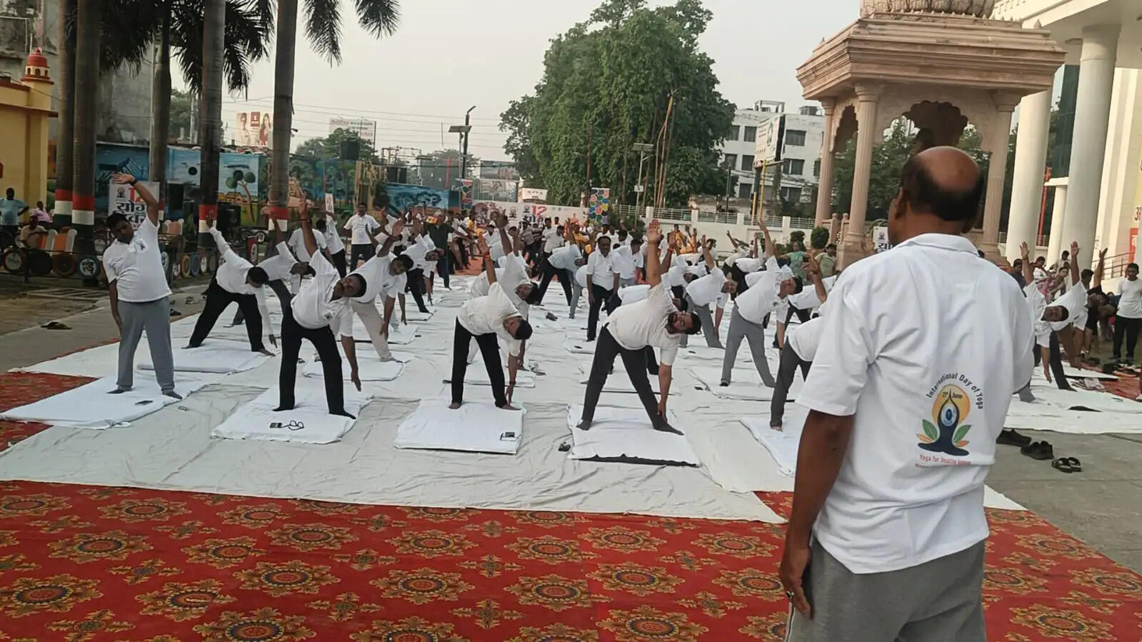गोरखपुर पुलिस लाइन के परेड ग्राउंड में योग दिवस पर दिखा उत्साह