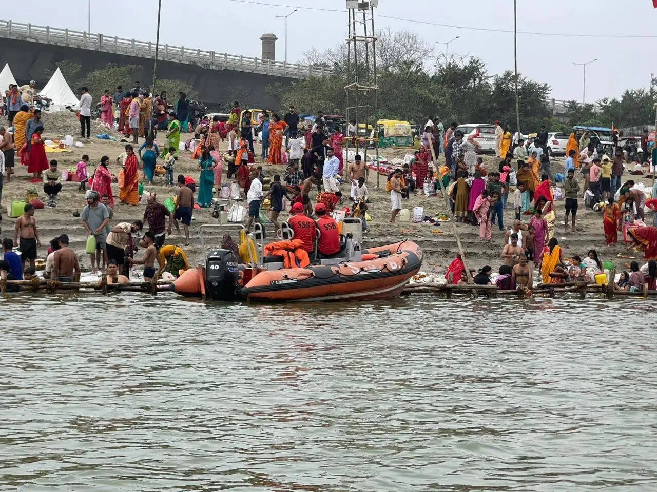 चैती छठ: अस्ताचलगामी भगवान भास्कर को आज अर्घ्य देंगी व्रती, घाटों पर व्यापक तैयारी