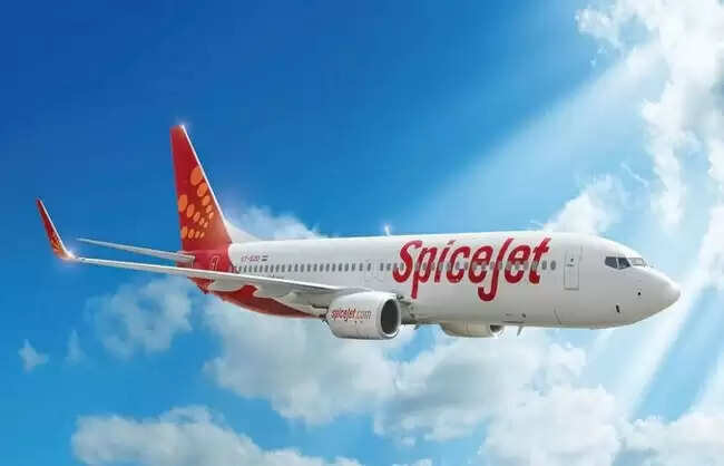 इंडिगो संकट के बीच स्पाइसजेट रोजाना शुरू करेगी अतिरिक्‍त 100 उड़ानें