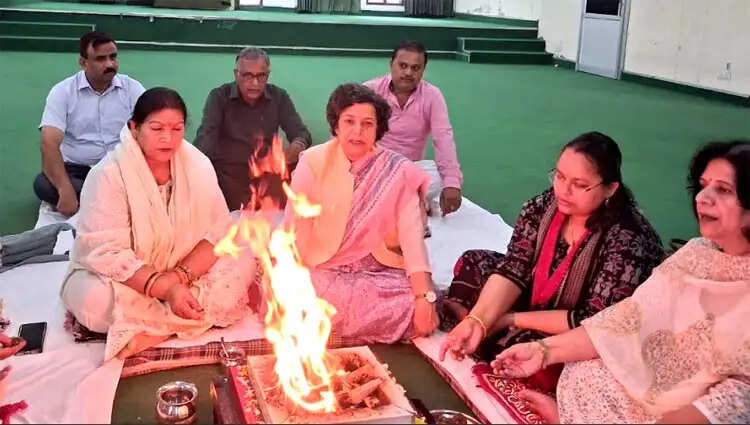कन्या गुरुकुल में शैक्षणिक सत्र का शुभारंभ, स्वतंत्र परिसर में शुरू हुई छात्राओं की कक्षाएं