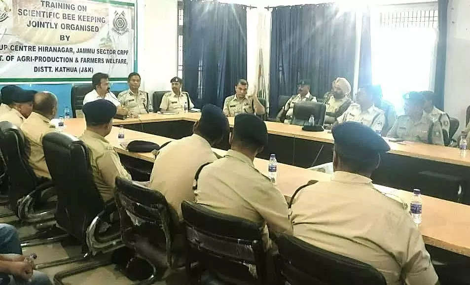 मधुमक्खी पालन पर दो दिवसीय प्रशिक्षण कार्यक्रम आयोजित