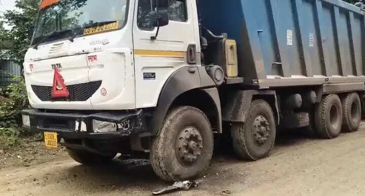 कोरबा: बालको मिनीमाता स्कूल के पास कार और हाईवा की जबरदस्त टक्कर, बाल-बाल बचे कंपनी कर्मी