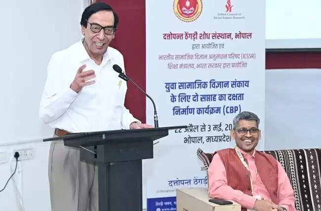 अपनी स्मृति पर भरोसा करता है भारतः डॉ. कपिल तिवारी