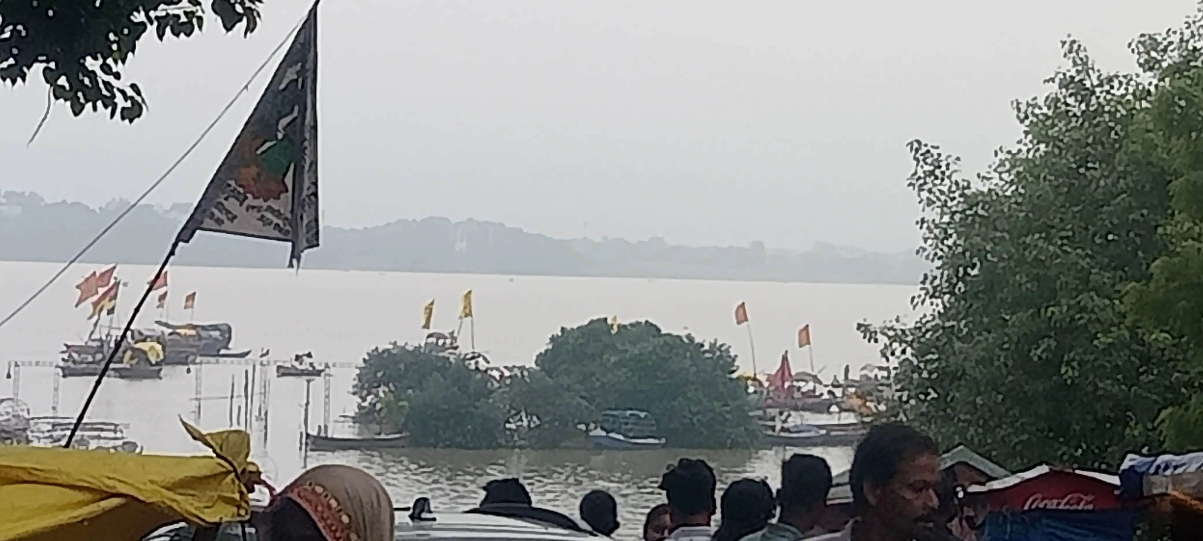 गंगा-यमुना के जलस्तर में बढ़ोतरी जारी, सभी तटबंध सुरक्षित