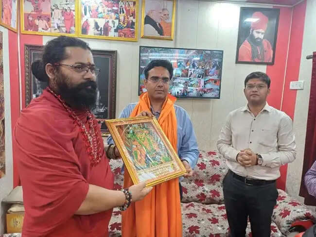 नवागत जिलाधिकारी नवनीत सिंह चहल ने संभाला कार्यभार