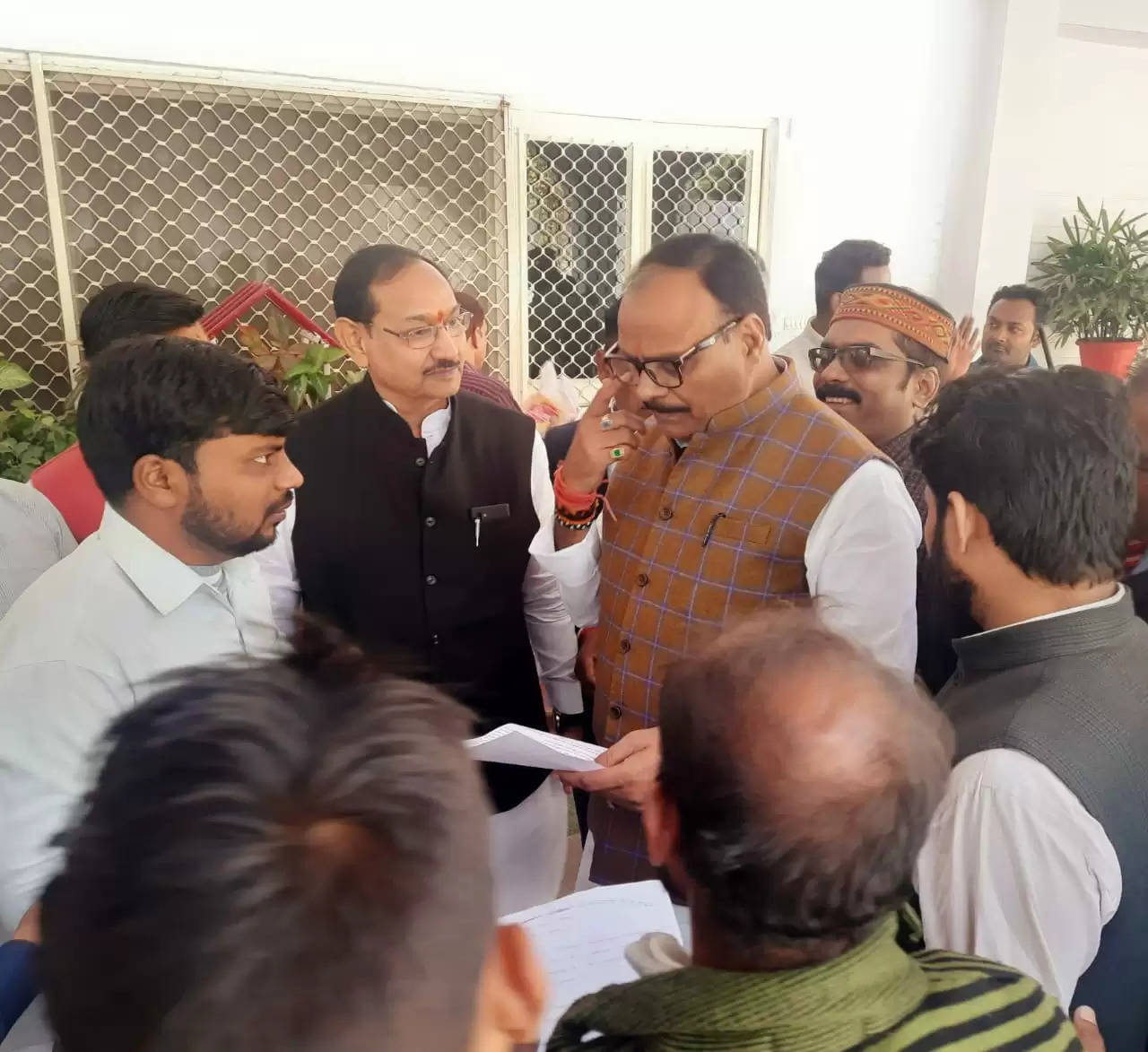 हमीरपुर में स्वास्थ्य सेवाओं को लेकर उप मुख्यमंत्री को ज्ञापन