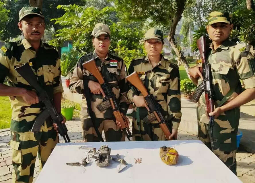 बीएसएफ ने भारत-पाक सीमा पर दो ड्रोन गिराए, हेरोइन समेत तस्कर काबू