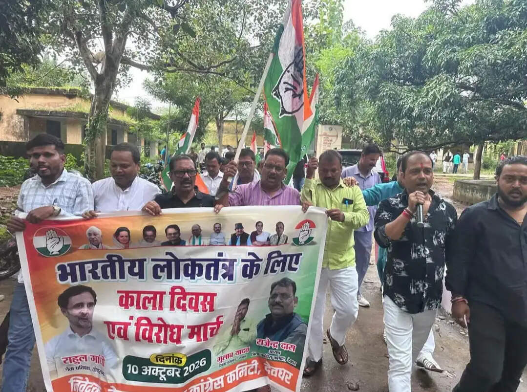 कांग्रेस ने निकाला काला मार्च, ज्ञानेश कुमार के इस्तीफे की मांग