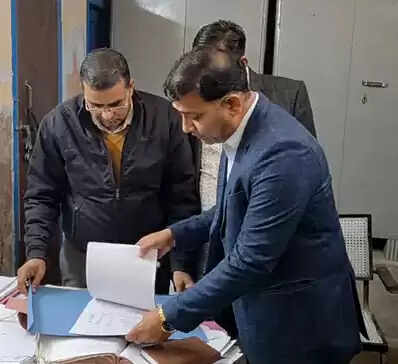 फरीदाबाद : सीएम फ्लाइंग ने बस स्टैंड कार्यालय का किया औचक निरीक्षण