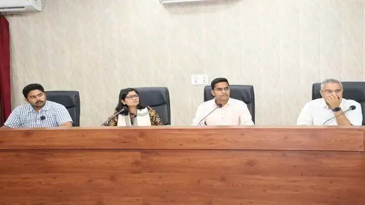 ग्वालियरः कलेक्टर के निर्देश- गर्मी के मौसम में किसी भी क्षेत्र में पेयजल की समस्या नहीं आना चाहिए