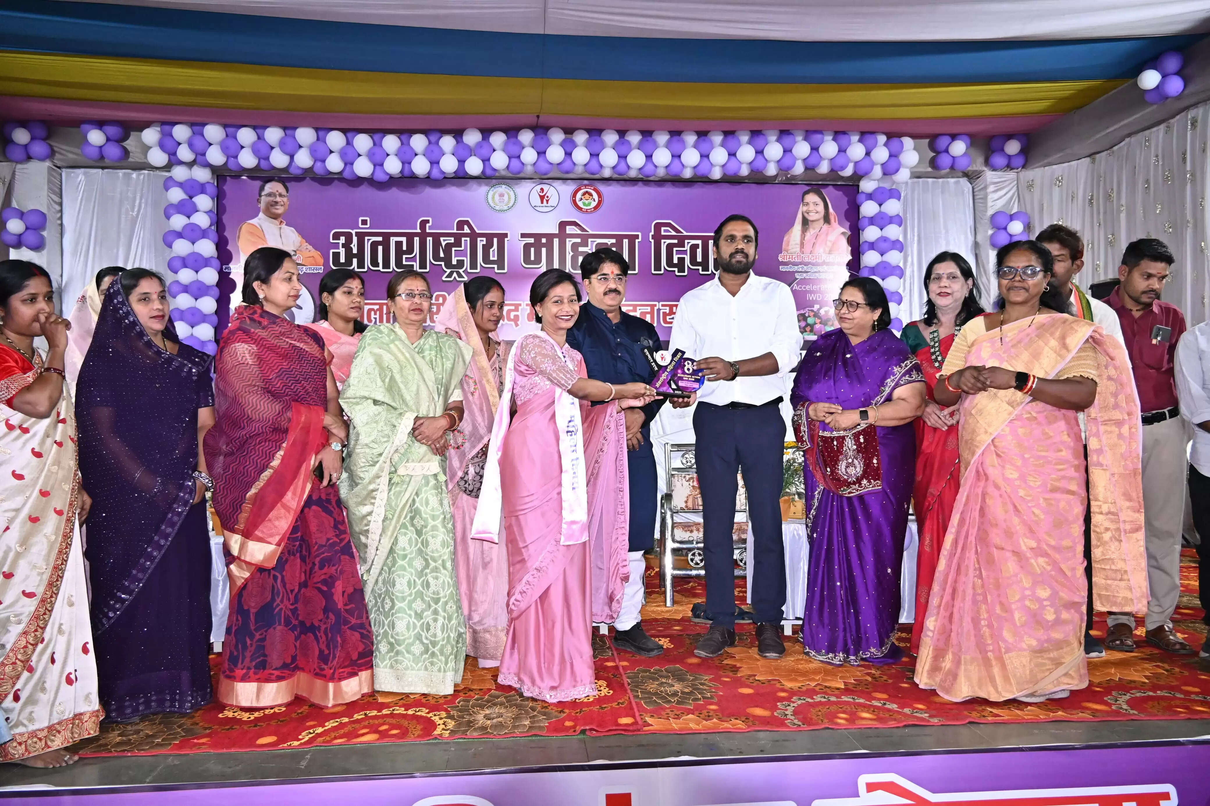 अंतर्राष्ट्रीय महिला दिवस : विभिन्न क्षेत्रों में उत्कृष्ट काम के लिए महिलाओं को किया गया सम्मानित