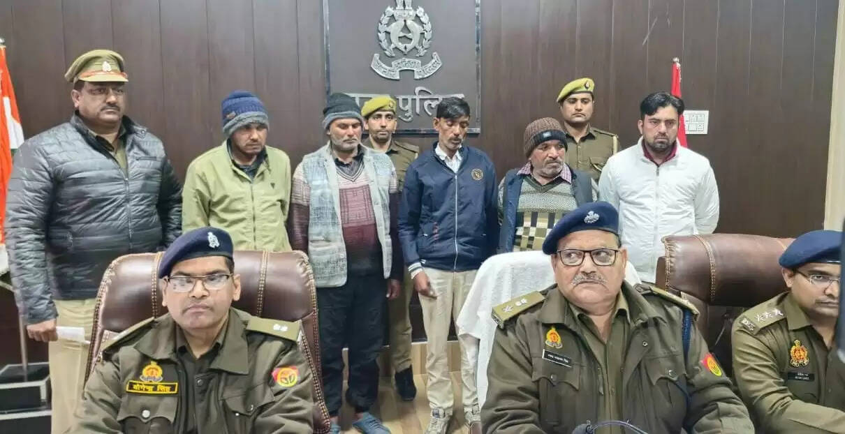 उप्र के एटा से प्रतिबंधित कफ सिरप के 47 कार्टून बरामद, चार गिरफ्तार