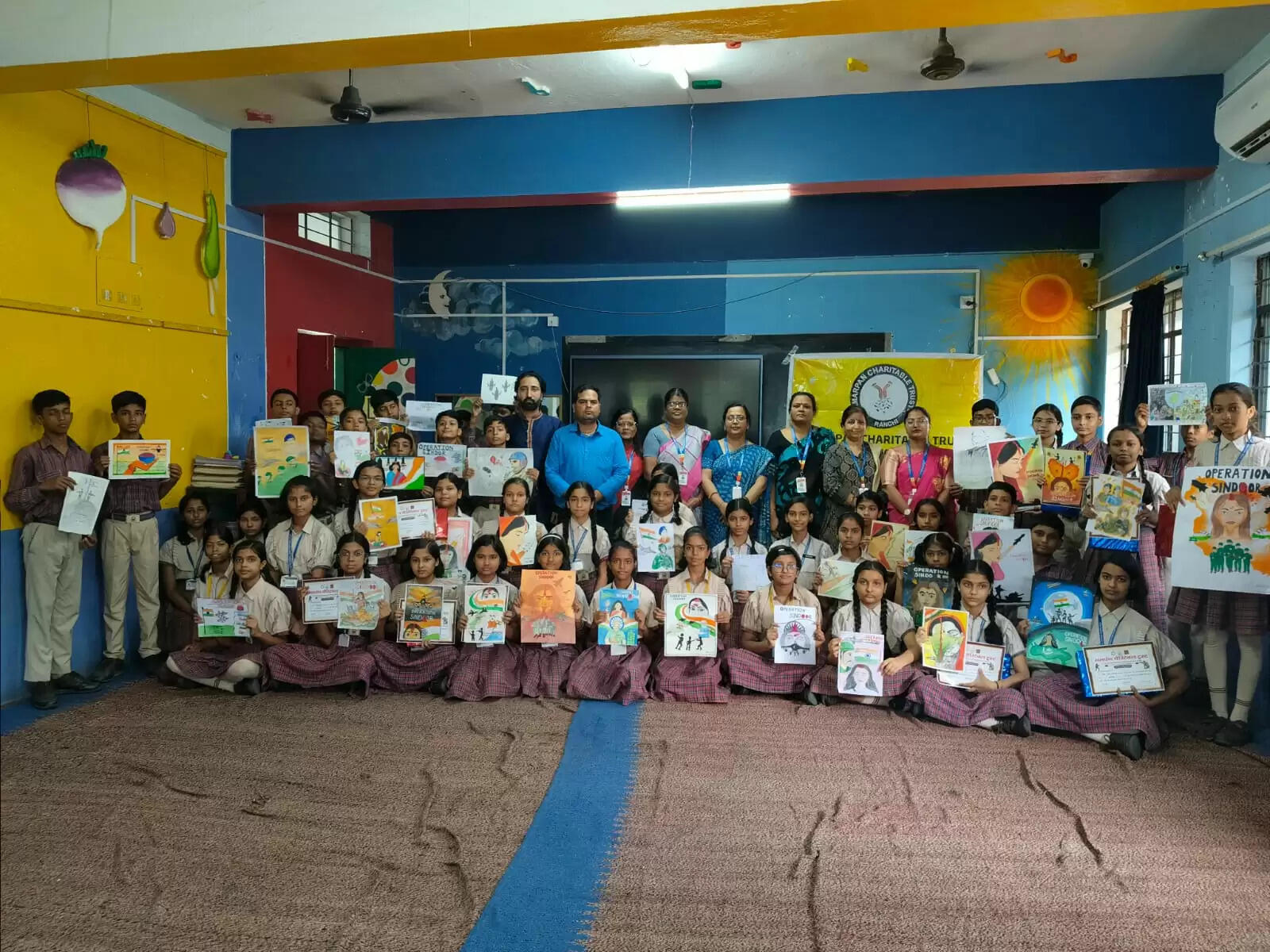 डीएवी आनंद में हुई ऑपरेशन सिंदूर पर पेंटिंग प्रतियोगिता