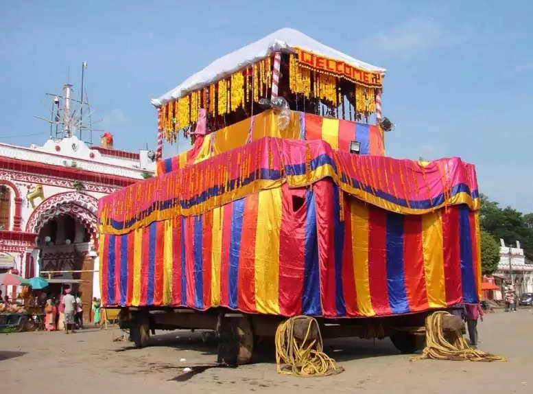 जगदलपुर-बस्तर दशहरा रथ पूरी साज- सज्जा के साथ बादल एकेडमी में संरक्षित होगा