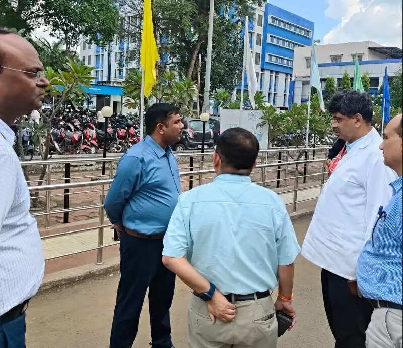 भोपालः कलेक्टर ने किया जयप्रकाश जिला अस्पताल का निरीक्षण, सेवाओं को और बेहतर बनाने दिए निर्देश
