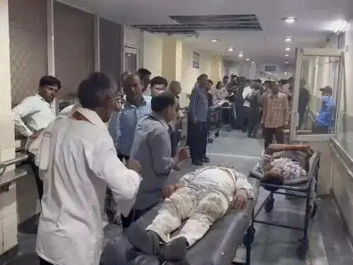 एफटीआई ऑफिस की छत भरभराकर गिरने से &nbsp;10 से ज्यादा श्रमिक घायल