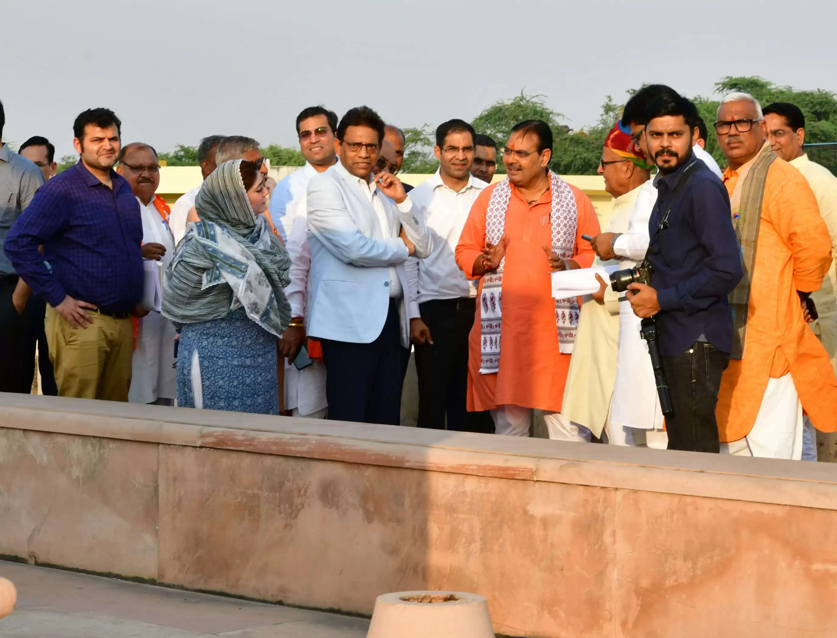 मुख्यमंत्री भजनलाल शर्मा ने झील का बाड़ा स्थित कैलादेवी मंदिर में किए दर्शन