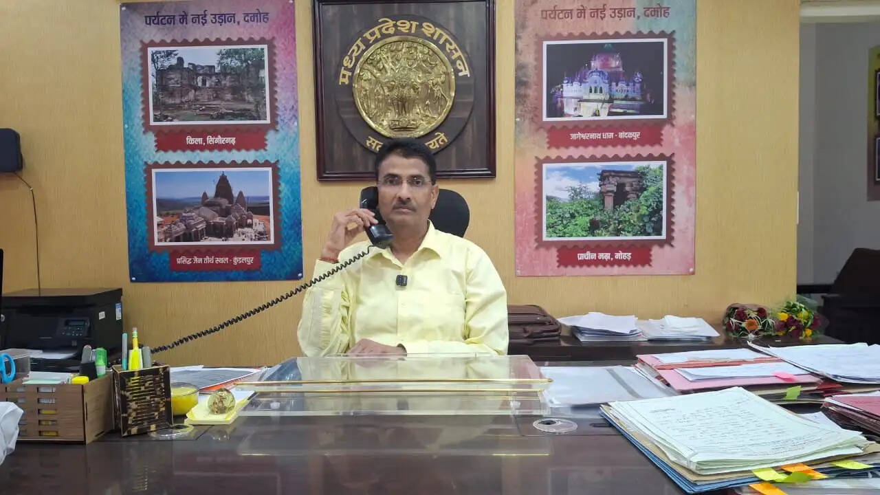 दमोह: सीएम हेल्पलाइन में लापरवाही पर कलेक्टर ने 31 अधिकारियों को थमाया नोटिस