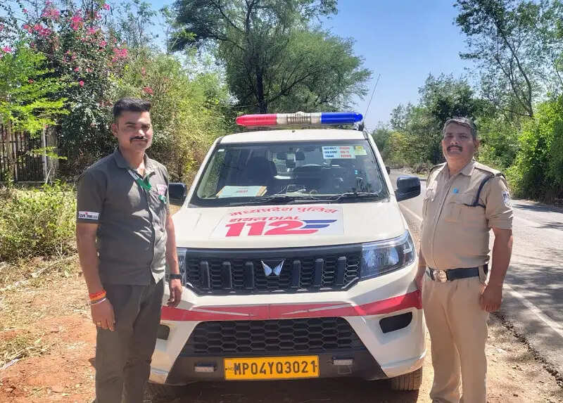 विदिशाः सूखे कुएँ में परित्यक्त मिली नवजात बच्ची को डायल 112 ने सुरक्षित अस्पताल पहुँचाया