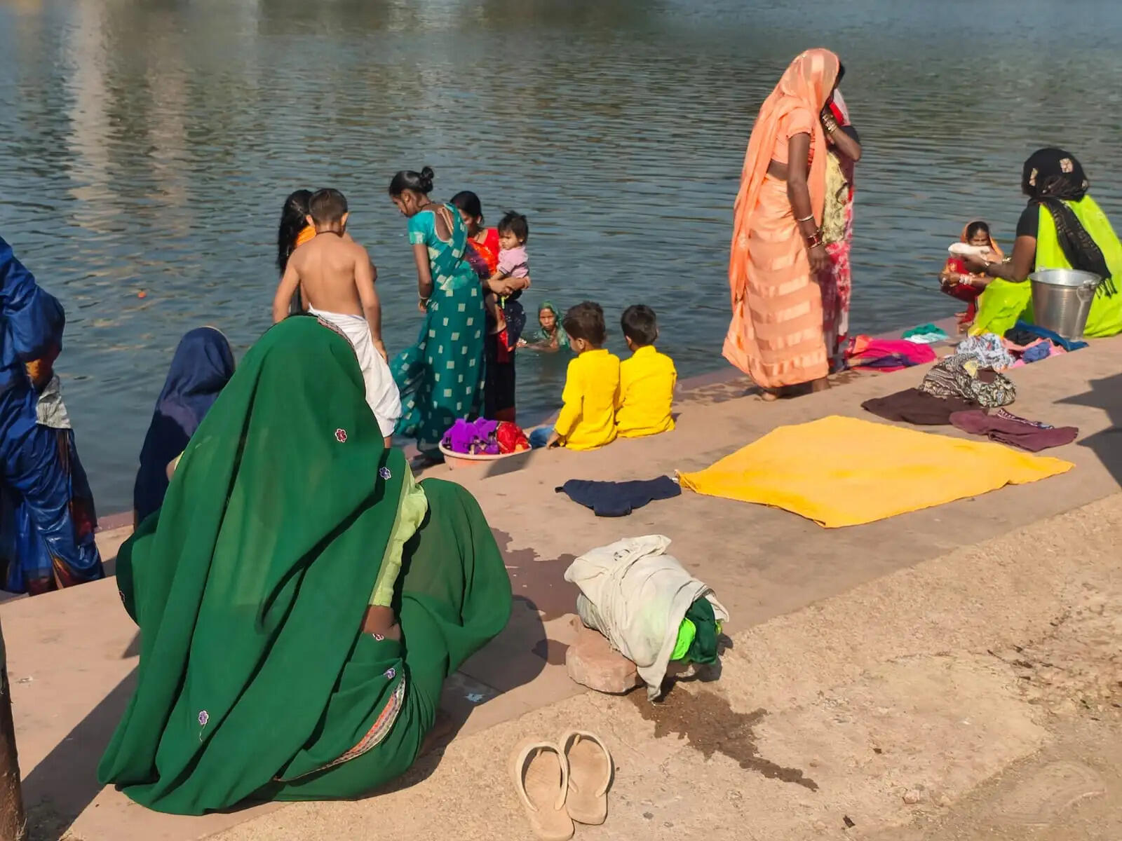 अनूपपुर: अक्षय तृतीया पर अमरकंटक में उमड़ा श्रद्धा का सागर, मां नर्मदा में भक्तों ने लगाई आस्था की पुण्य डुबकी