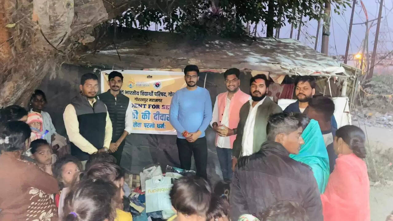 नर सेवा ही नारायण सेवा के संकल्प के साथ अभाविप ने शुरु किया नेकी की दीवार