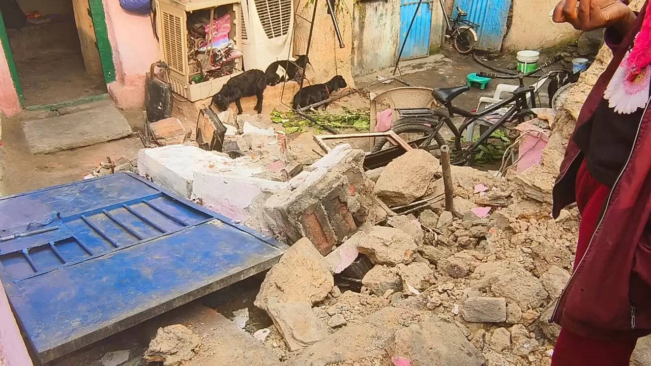 रामगढ में हाथियों ने चार लोगों को कुचल कर मार डाला, तोडे कई घर और वाहन