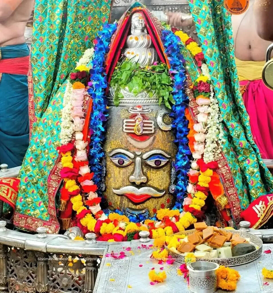 महाकाल मंदिर पहुंचीं अभिनेत्री सारा अर्जुन, मां के जन्मदिन पर लिया आशीर्वाद, भस्म आरती में हुईं शामिल