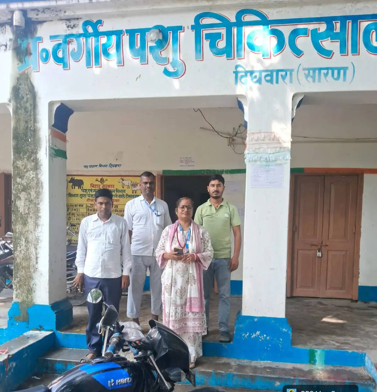 सारण में बाढ़ प्रभावित क्षेत्रों में पशुओं के स्वास्थ्य परीक्षण और चारे का प्रबंध तेज