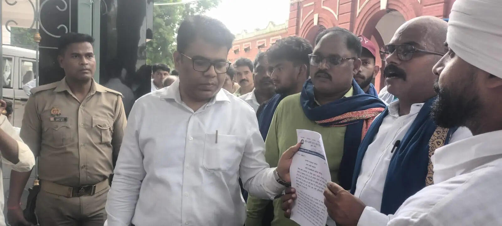 चंद्रशेखर आजाद के काफिले पर हमले का आरोप, भीम आर्मी ने जांच की मांग