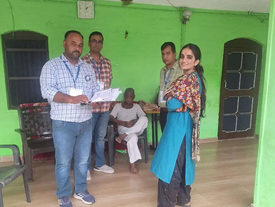 उपायुक्त गंधर्वा राठौड़ ने किया जनगणना के कार्य का निरीक्षण