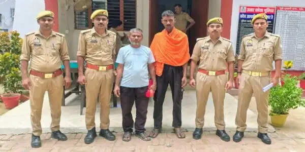 देवरिया में दो गाे तस्कर गिरफ्तार, चार गोवंशीय पशु बरामद