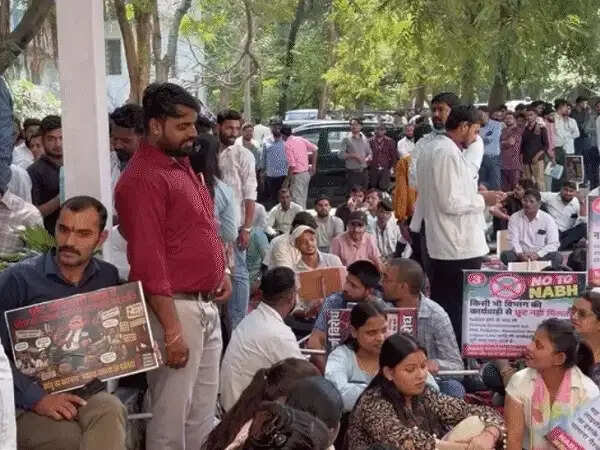 छह महीने से आयुष्मान का भुगतान अटका,&nbsp;भोपाल में निजी अस्पताल एसोसिएशन का प्रदर्शन
