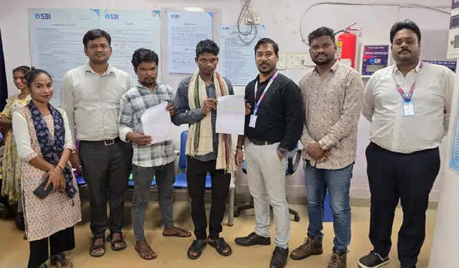 भैरमगढ़ में 1,789 स्व-सहायता समूह सदस्यों ने करवाया बीमा, चार नामिनियों को मिले दाे-दाे लाख रुपये