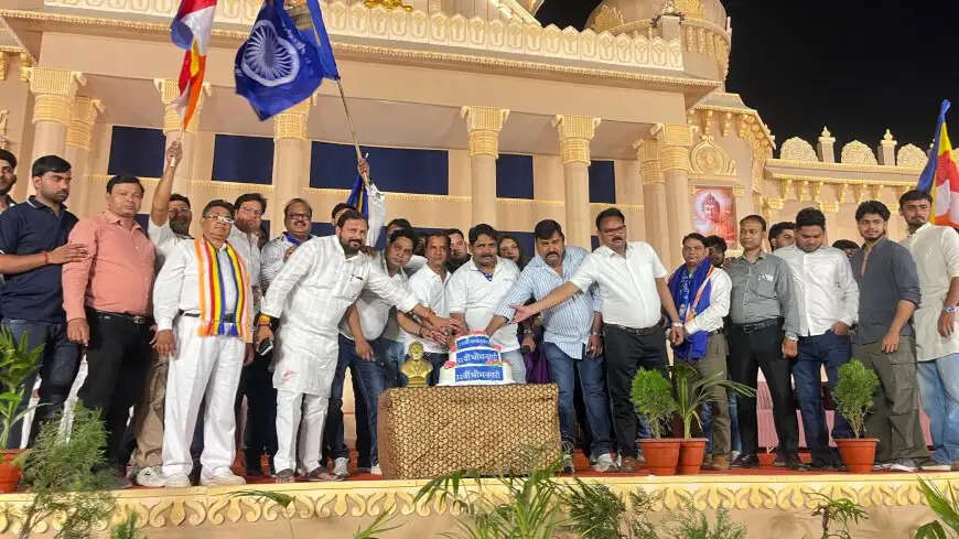 आगरा : भीम नगरी उल्लास और उमंग से सराबोर, अंबेडकर जयंती पर निकली शोभायात्रा