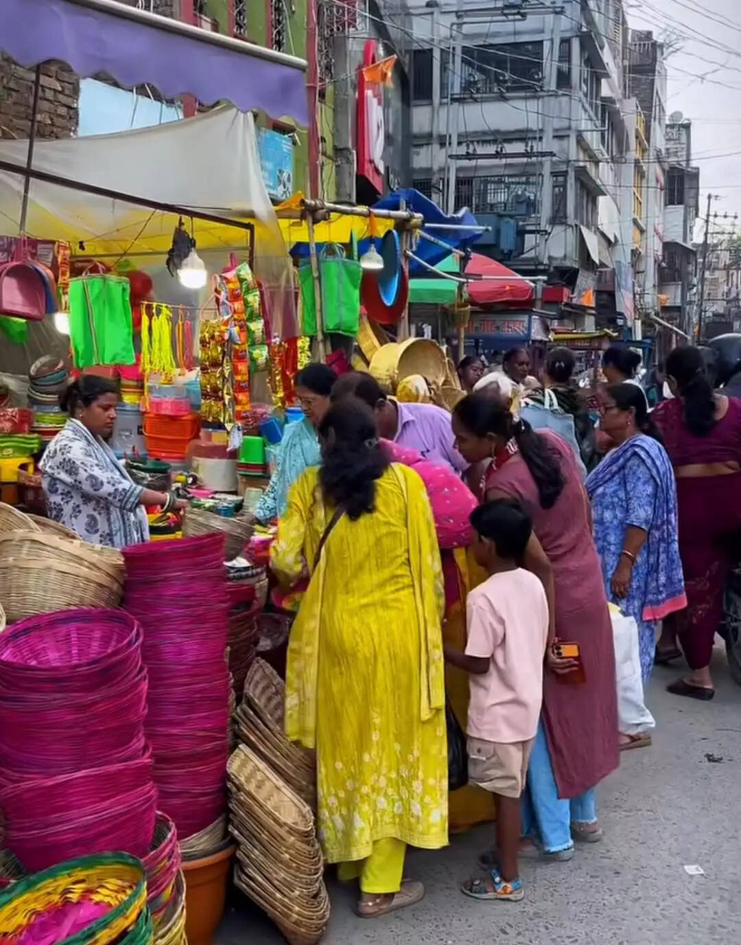 तीज-चौरचन और विश्वकर्मा पूजा को लेकर बाजार में बढ़ी रौनक