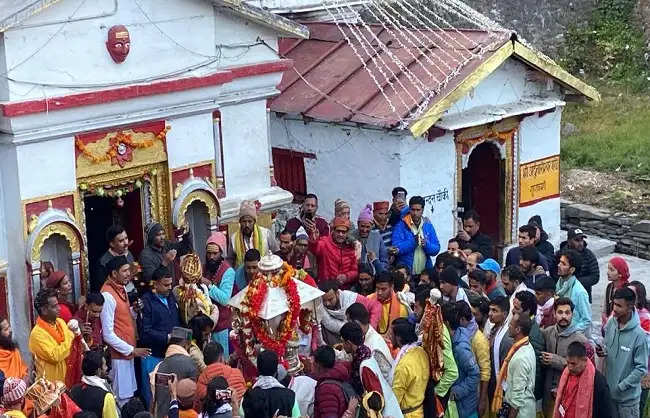 भगवान केदारनाथ की पंचमुखी विग्रह देव डोली गुप्तकाशी पहुंची