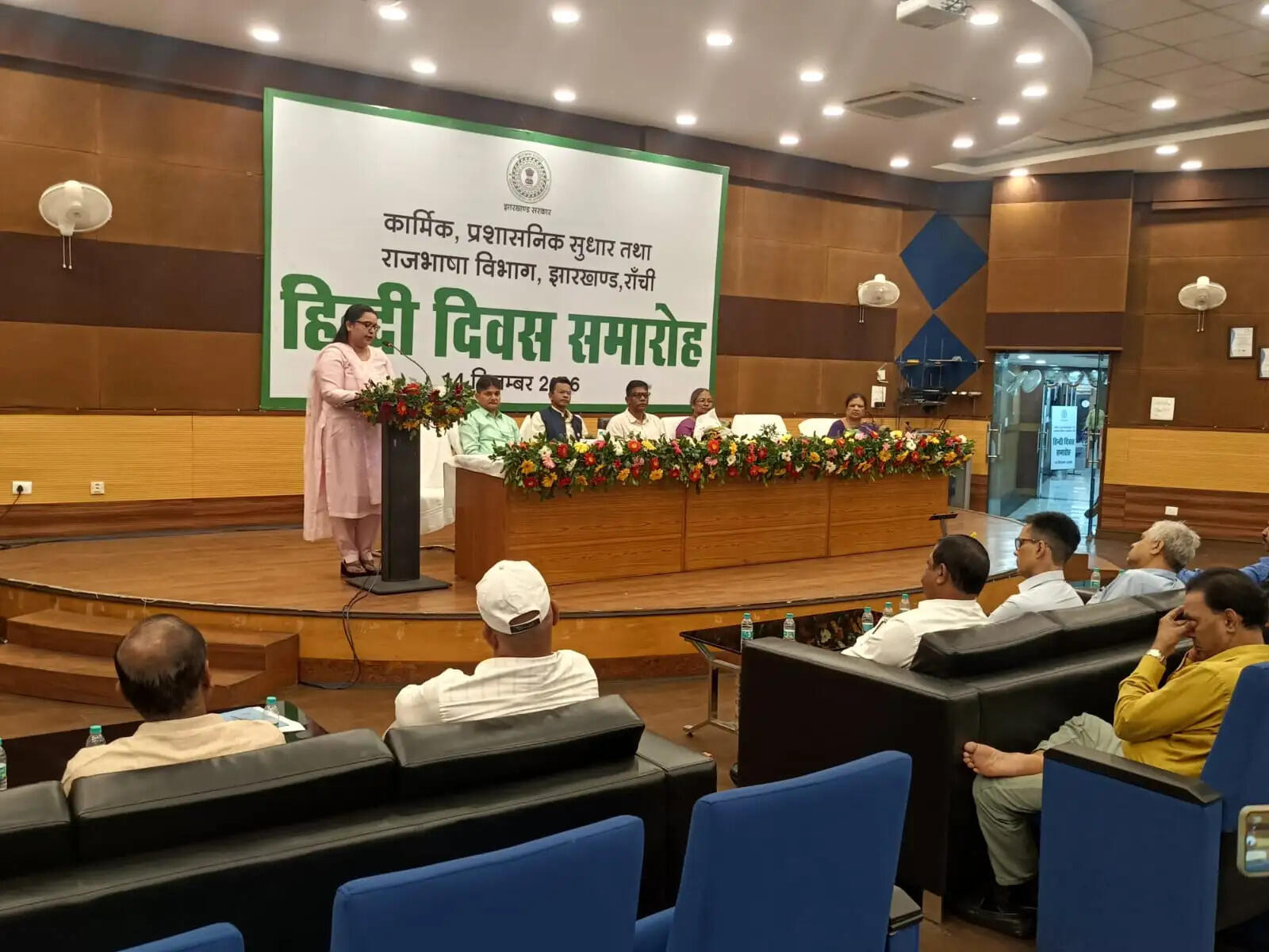 सरल हिंदी और पारदर्शी व्यवस्था से ही सुशासन की पहचान : प्रवीण टोप्पो