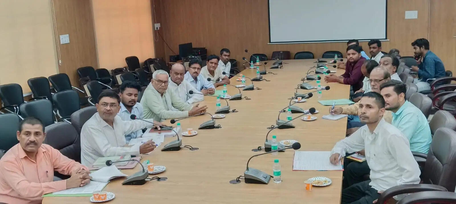 जिलाधिकारी ने बीज वितरण प्रक्रिया की रैंडम जांच के लिए संयुक्त जांच टीम की गठित