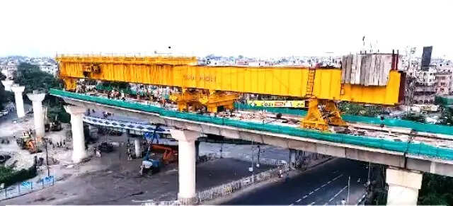 कोलकाता मेट्रो ऑरेंज लाइन पर 62 मीटर वायाडक्ट गैप पूरा, अश्विनी वैष्णव ने टीएमसी पर लगाया परियोजना रोकने का आरोप