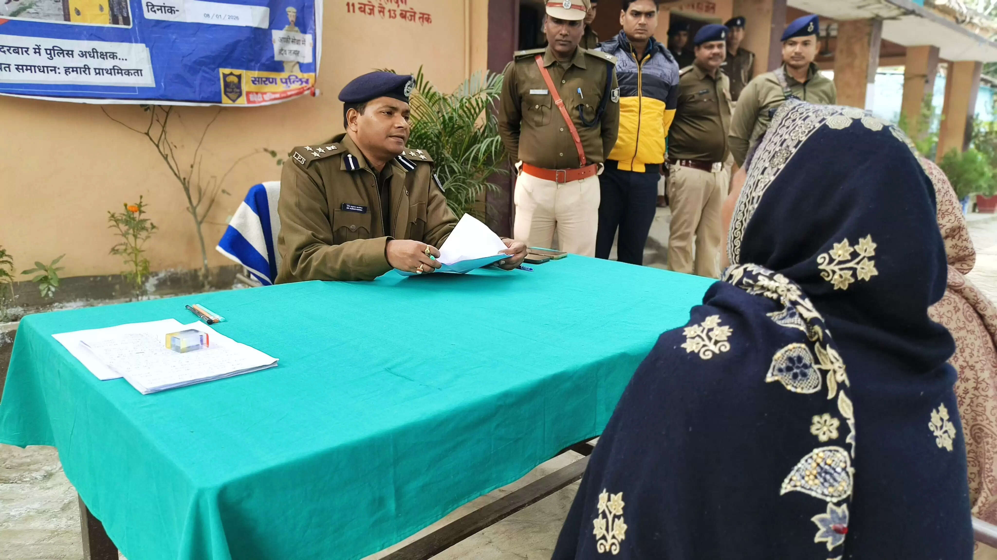 पुलिस मुख्यालय के निर्देश पर दरियापुर थाना में डीआईजी सह एसएसपी ने सुनीं जनसमस्याएं