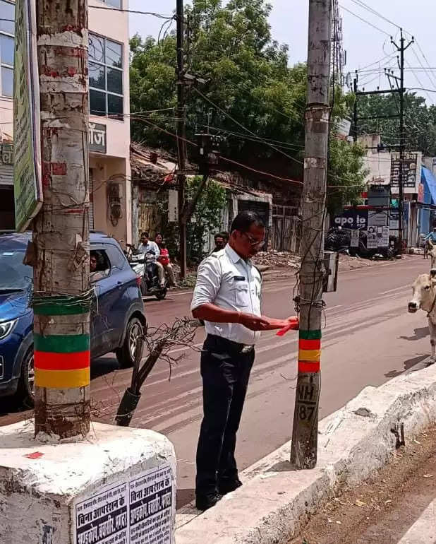 सड़क दुर्घटना का एक मात्र कारण वाहन चलाते समय लापरवाही : कलेक्टर