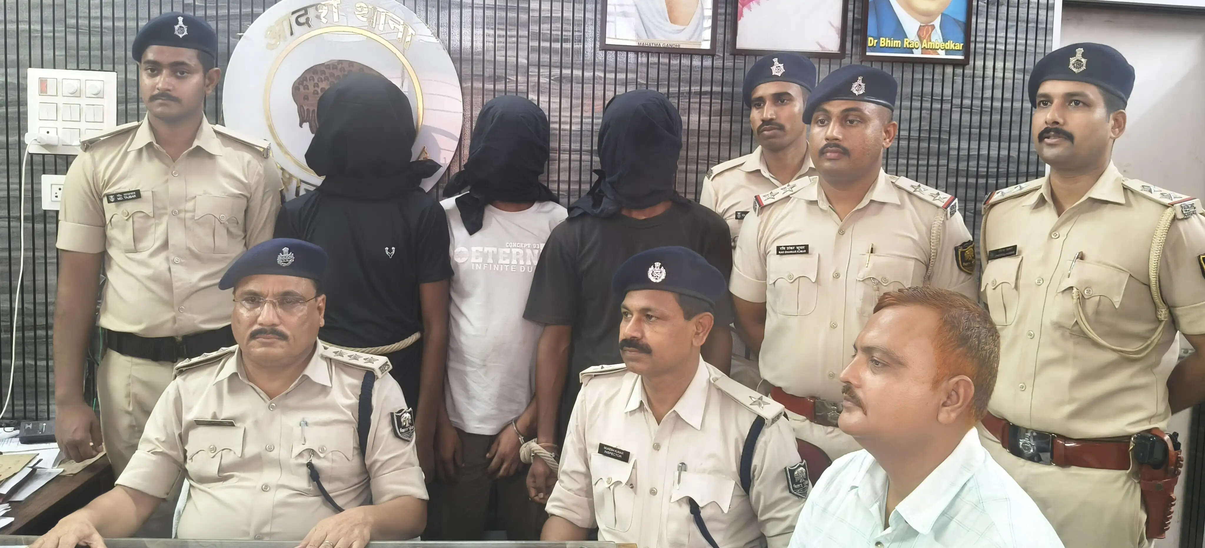 किशनगंज में अंतरजिला शटर कटवा गिरोह का पर्दाफाश, तीन गिरफ्तार