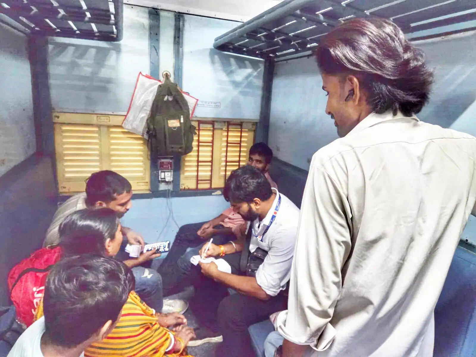 सारण में रेल टिकट जाँच विशेष अभियान में 38 बिना टिकट यात्री धराए