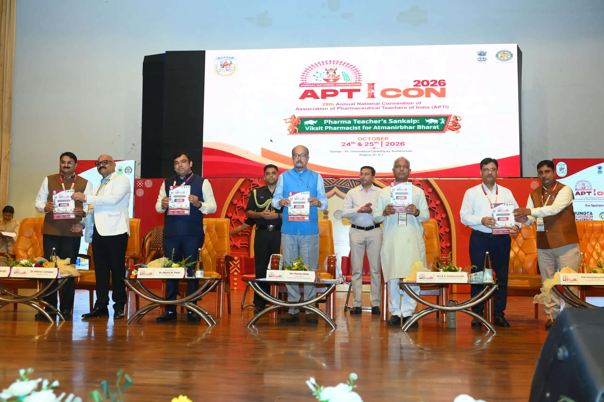 दवाएं सस्ती हों, ग्रामीणों तक पहुंचे इलाज, नकली दवाओं पर लगे रोक : राज्यपाल&nbsp;डेका